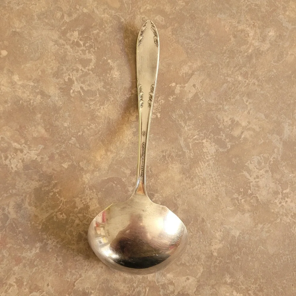 King Edward Silverplate Gravy Ladle 1951 Ornate Floral Design‎ Serving Antique